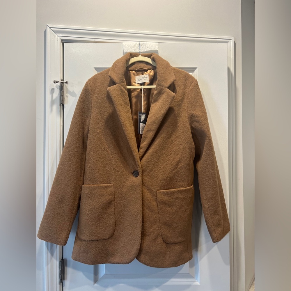 Universal Thread women’s faux 
shearling coat